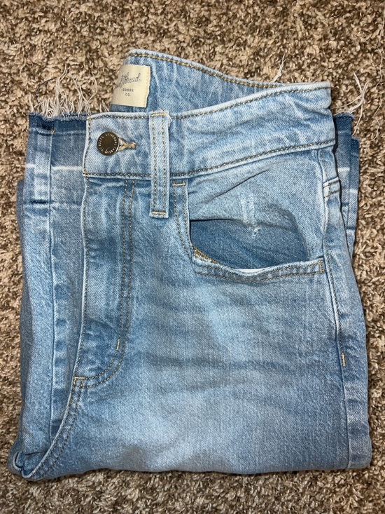 Universal Thread Denim - Universal Thread High-Rise Wide-Leg Faded Jeans with released HEM and fray! Sz 4